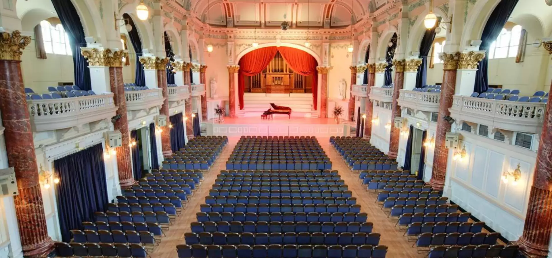 Cheltenham Town Hall foto