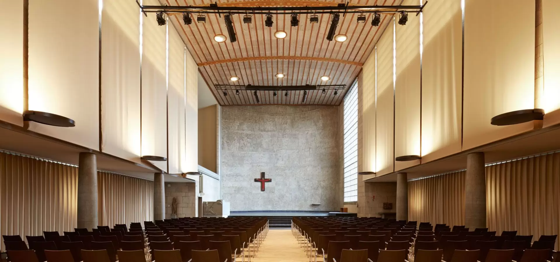 Kirchensaal Der Maihof - Paroisse Saint-Joseph, Lucerne photo